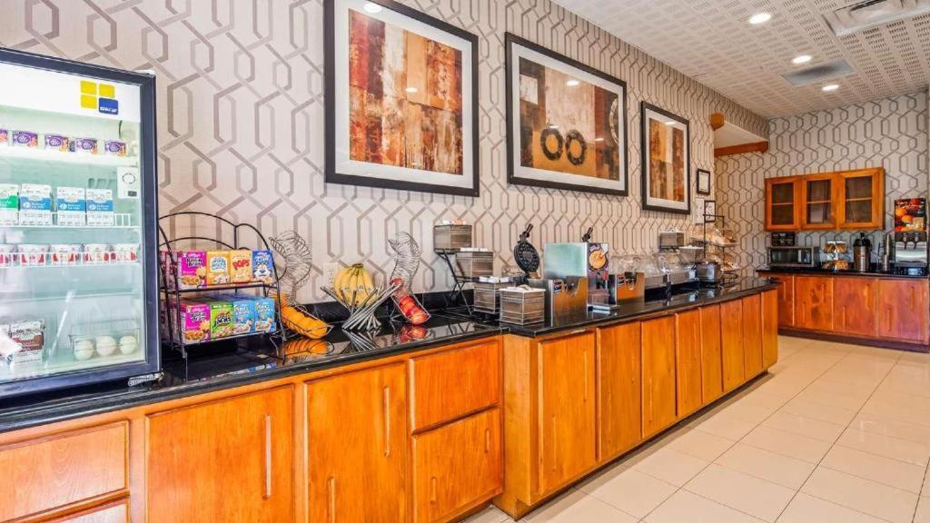 Best Western Plus Rose City Conference Inn Τόμασβιλ Εξωτερικό φωτογραφία