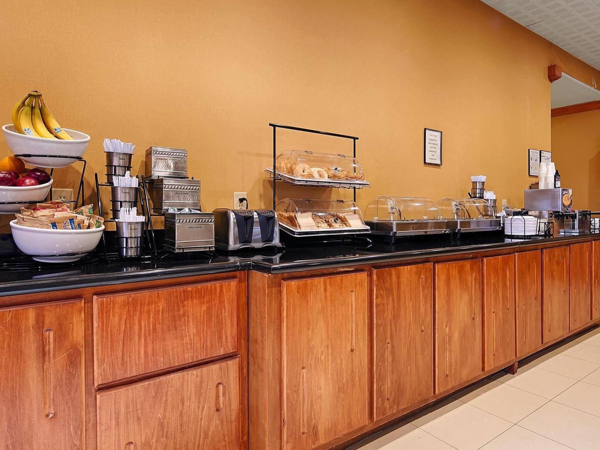 Best Western Plus Rose City Conference Inn Τόμασβιλ Εξωτερικό φωτογραφία